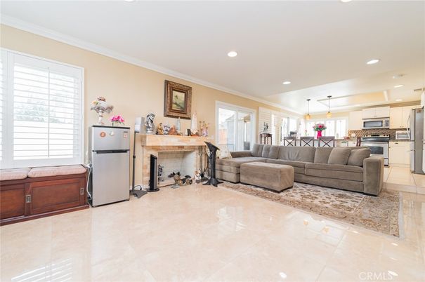 Interior, Kitchen, Living room, Pendant Lights, Recessed Lighting, Stainless Steel Appliances