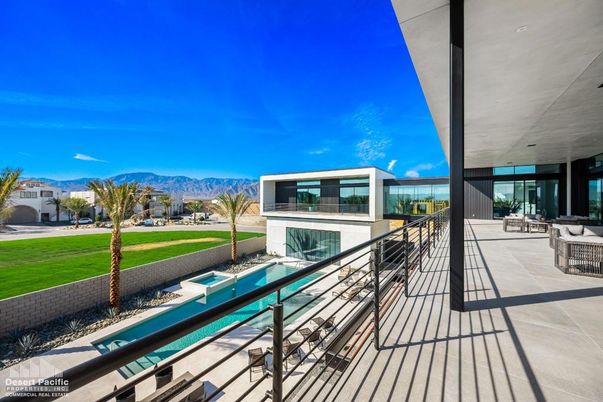 Exterior, Pool, Other