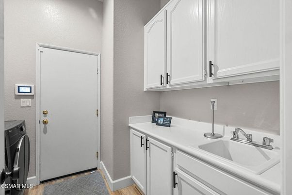 Interior, Washer, Wood Texture Flooring