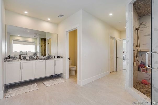 Bathroom, Dual Sink Vanities, Interior, Recessed Lighting