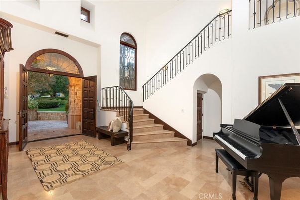 Interior, Piano