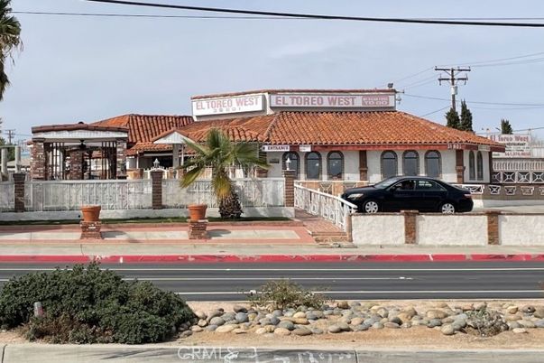Exterior, Facade, Mediterranean