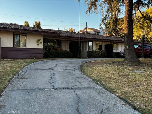 Backyard, Exterior, Facade, Ranch