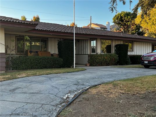 Exterior, Facade, Ranch