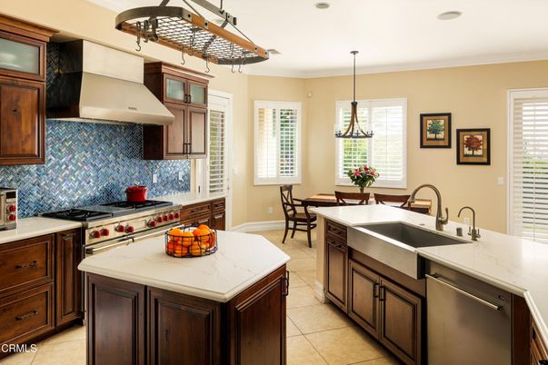 Dining room, Interior, Kitchen, Pendant Lights, Recessed Lighting, Stainless Steel Appliances