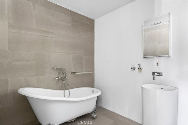 Bathroom, Free Standing Baths, Interior