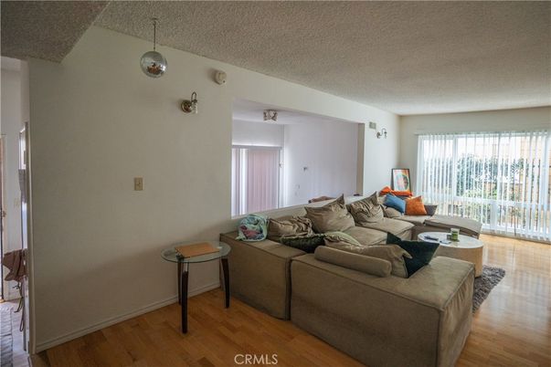 Interior, Living room, Pendant Lights, Wood Texture Flooring
