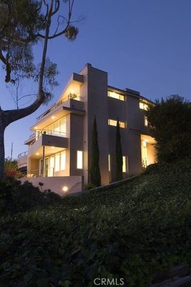 Backyard, Exterior, Facade, Modern