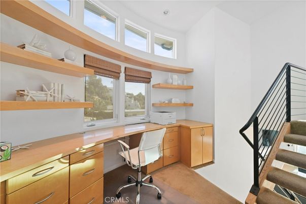 Home Office, Interior