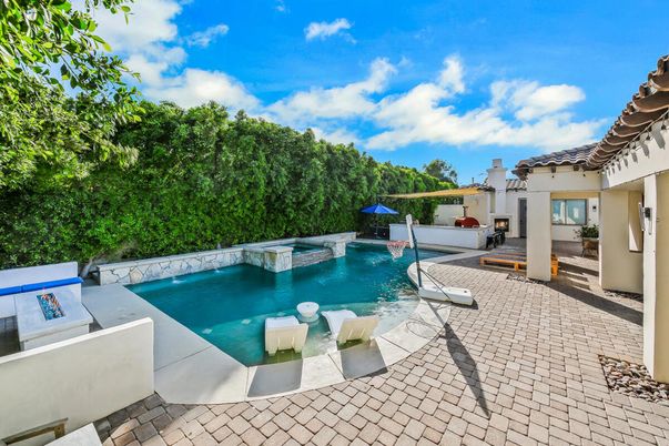 Exterior, Pool