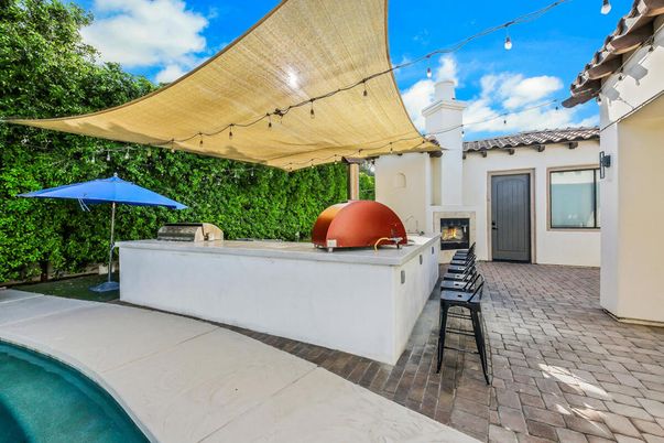 Exterior, Fireplace