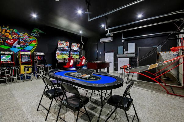 Game Room, Interior, Recessed Lighting