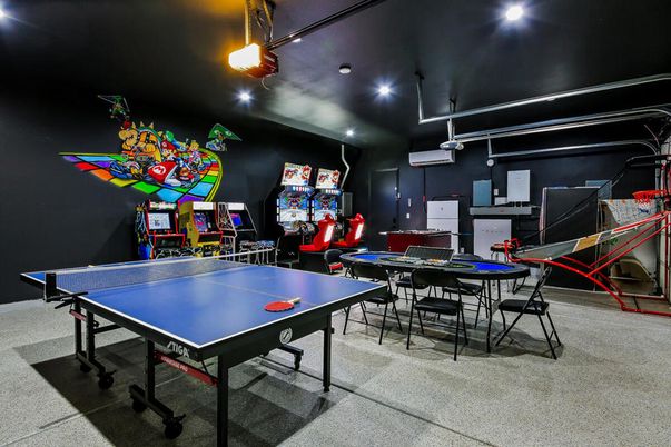 Game Room, Interior, Recessed Lighting