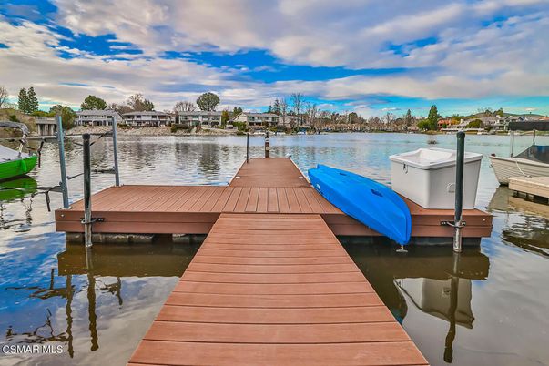 Exterior, Lake