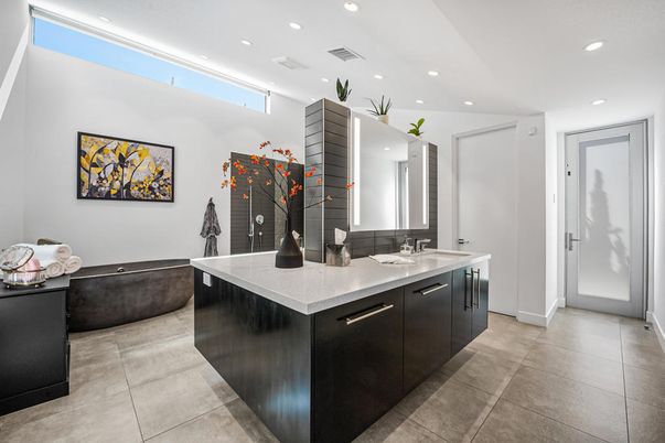 Bathroom, Dual Sink Vanities, Interior, Recessed Lighting