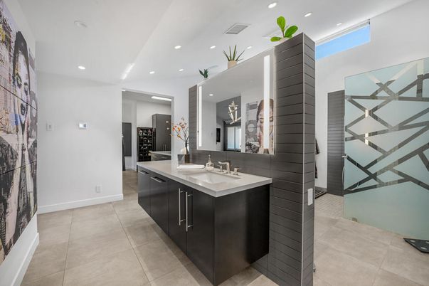 Bathroom, Interior, Recessed Lighting