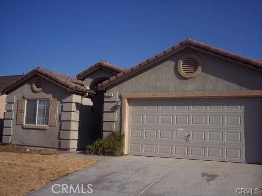 Attached, Exterior, Facade, Mediterranean