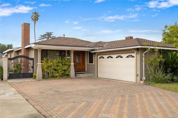 Attached, Exterior, Facade, Ranch