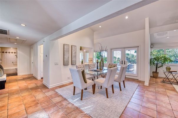 Dining room, Interior, Recessed Lighting
