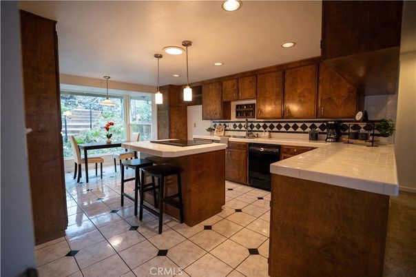 Dining room, Interior, Kitchen, Pendant Lights, Recessed Lighting, Tile Countertops