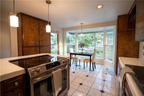 Dining room, Interior, Kitchen, Pendant Lights, Recessed Lighting, Tile Countertops