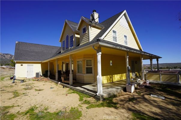 Exterior, Facade, Farmhouse