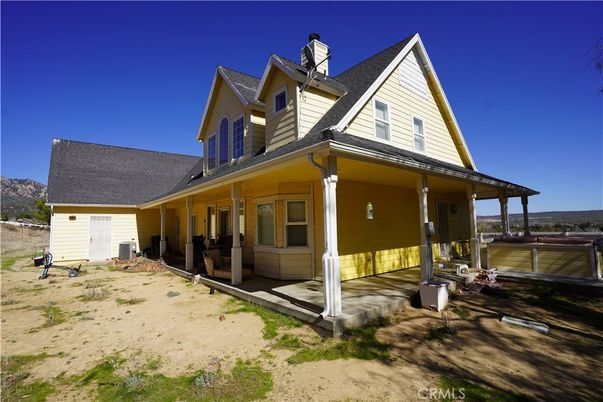 Exterior, Facade, Farmhouse