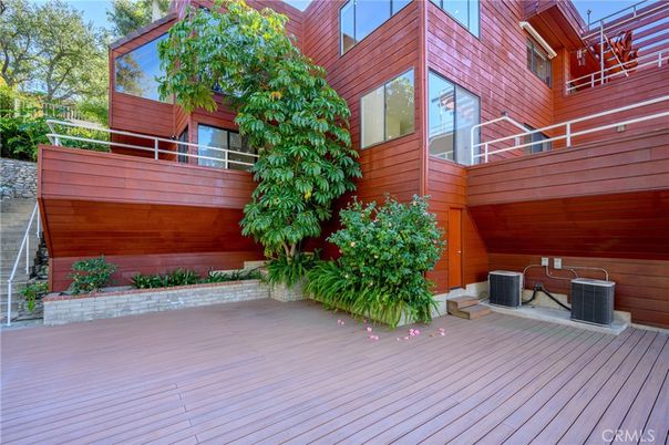 Exterior, Facade, None