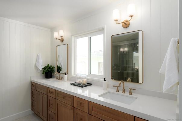 Bathroom, Dual Sink Vanities, Interior