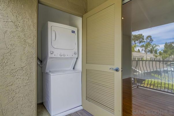 Interior, Utility Closets, Washer, Wood Texture Flooring