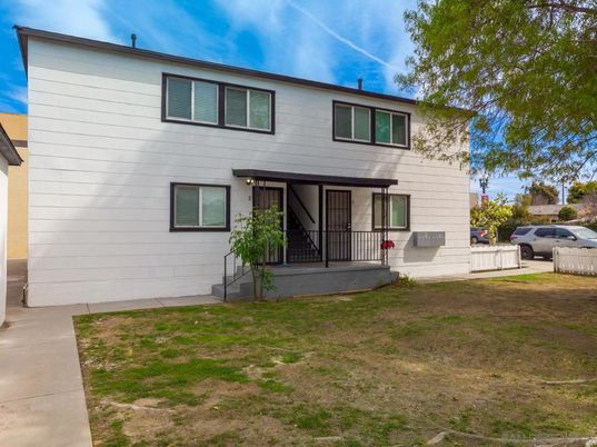 Backyard, Exterior, Facade, Raised Ranch