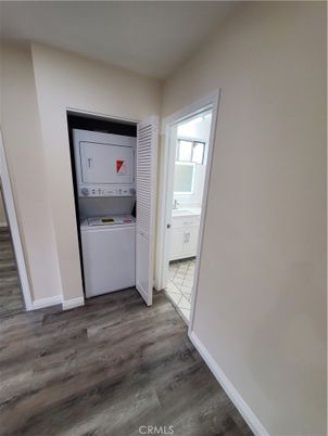 Interior, Utility Closets, Washer, Wood Texture Flooring