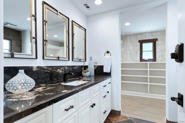 Bathroom, Interior, Recessed Lighting