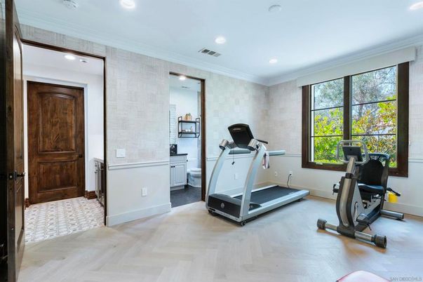 Fitness Equipment, Interior, Recessed Lighting, Wood Texture Flooring