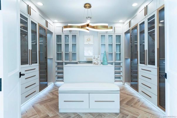 Interior, Pendant Lights, Recessed Lighting, Walk-in Closets, Wood Texture Flooring