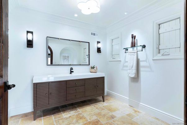 Bathroom, Dual Sink Vanities, Interior, Recessed Lighting