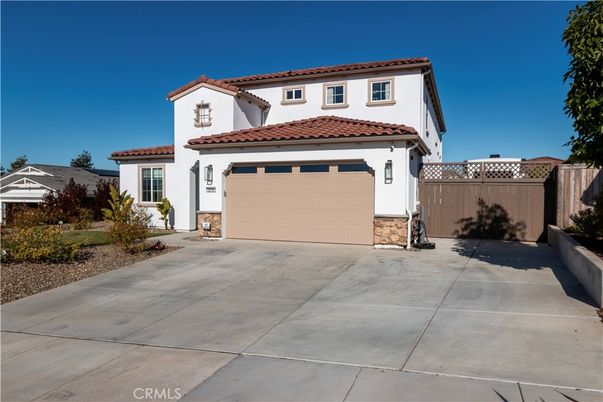 Attached, Exterior, Facade, Mediterranean
