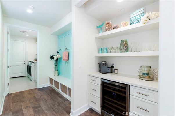Interior, Recessed Lighting, Washer, Wood Texture Flooring