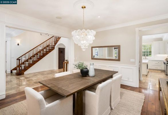 Chandelier, Dining room, Interior, Kitchen, Pendant Lights, Recessed Lighting, Wood Texture Flooring