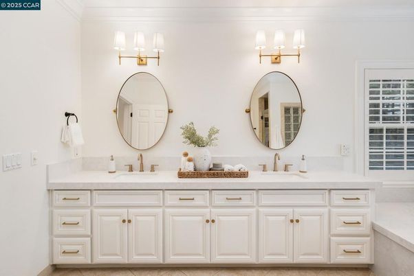 Bathroom, Dual Sink Vanities, Interior