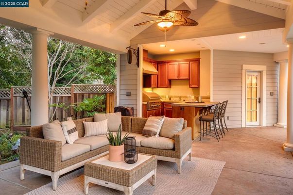 Exterior, Living room, Recessed Lighting