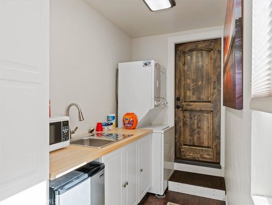Interior, Washer, Wood Texture Flooring