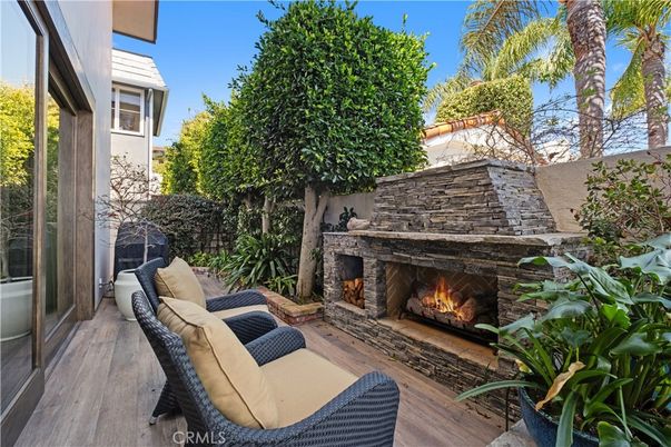Exterior, Fireplace