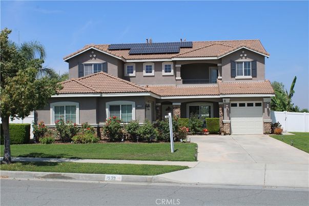 Attached, Exterior, Facade, Mediterranean