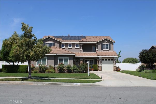 Backyard, Exterior, Facade, Solar Panels, Mediterranean
