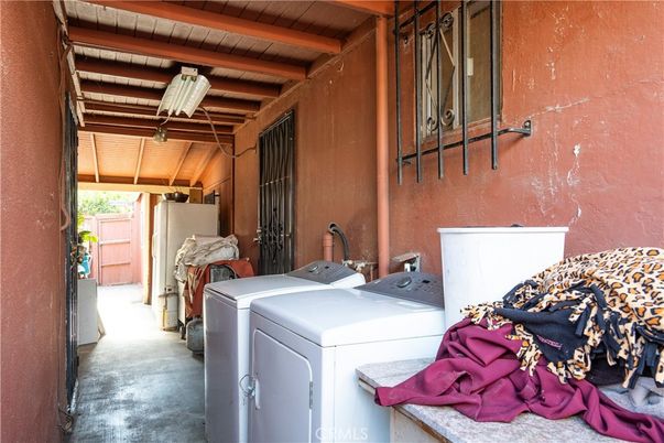 Interior, Washer, Wooden Beams, Wooden Ceilings