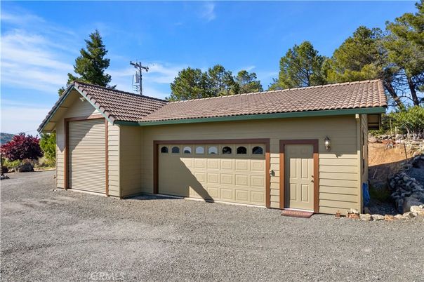 Detached Garage, Exterior