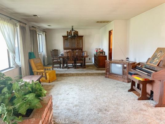 Chandelier, Dining room, Interior, Living room, Piano