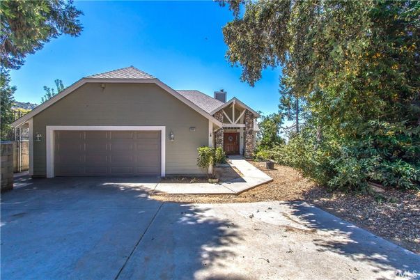 Attached, Exterior, Facade, American Craftsman