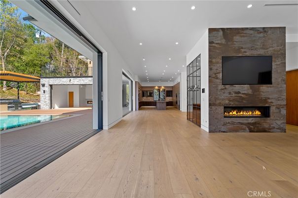 Fireplace, Interior, Kitchen, Pendant Lights, Recessed Lighting, Wood Texture Flooring